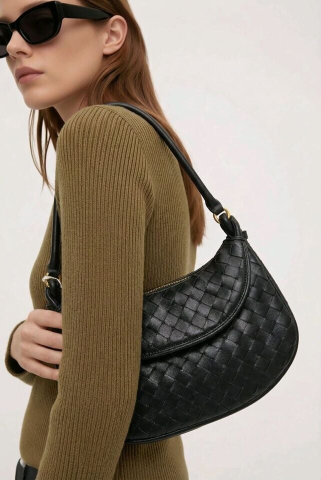 Örgü Detaylı Siyah Kol Çantası