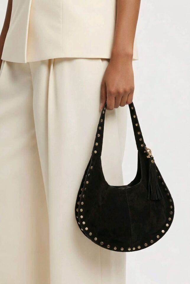 SİYAH HAKİKİ SÜET DERİ MANYETİK MIKNATIS KAPAMA GOLD ZIMBA DETAYLI OMUZ ÇANTASI