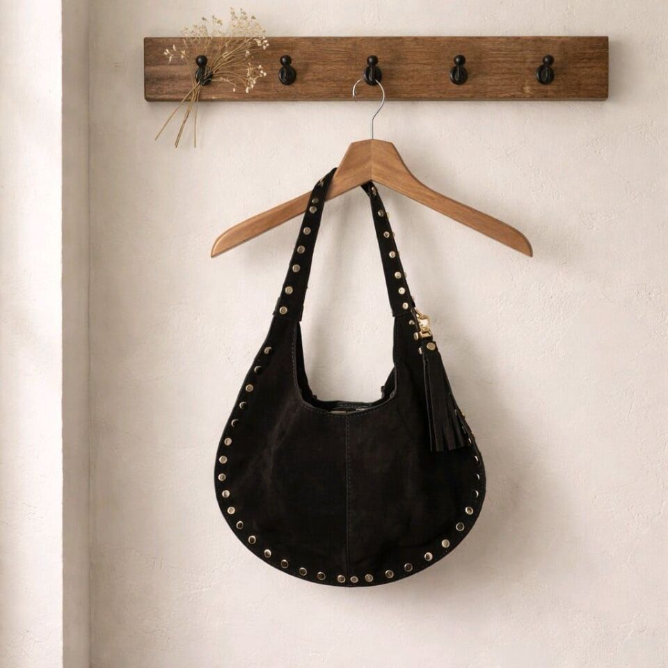 ACIKAHVE HAKİKİ SÜET DERİ MANYETİK MIKNATIS KAPAMA GOLD ZIMBA DETAYLI OMUZ ÇANTASI