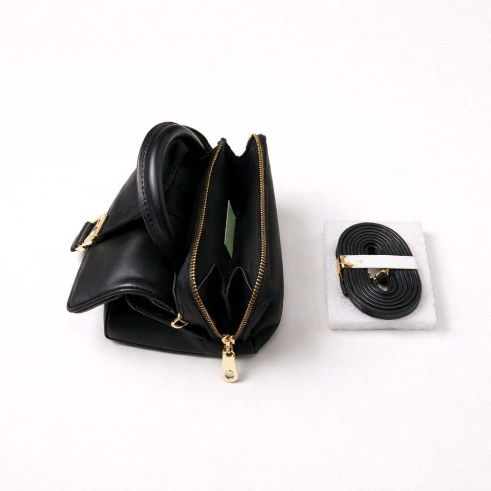 SİYAH KÜÇÜK GOLD TOKALI ASKILI CÜZDAN