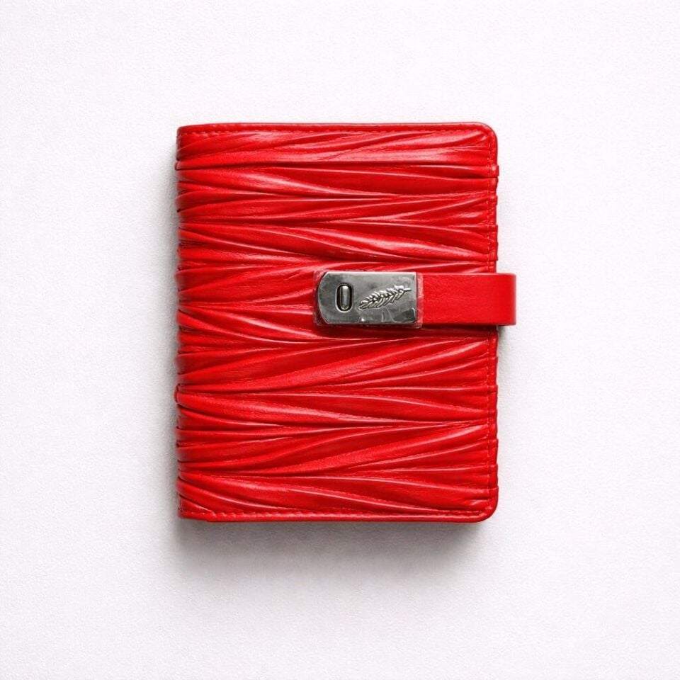 KIRMIZI RENGİNDE KÜÇÜK KAPAKLI CÜZDAN