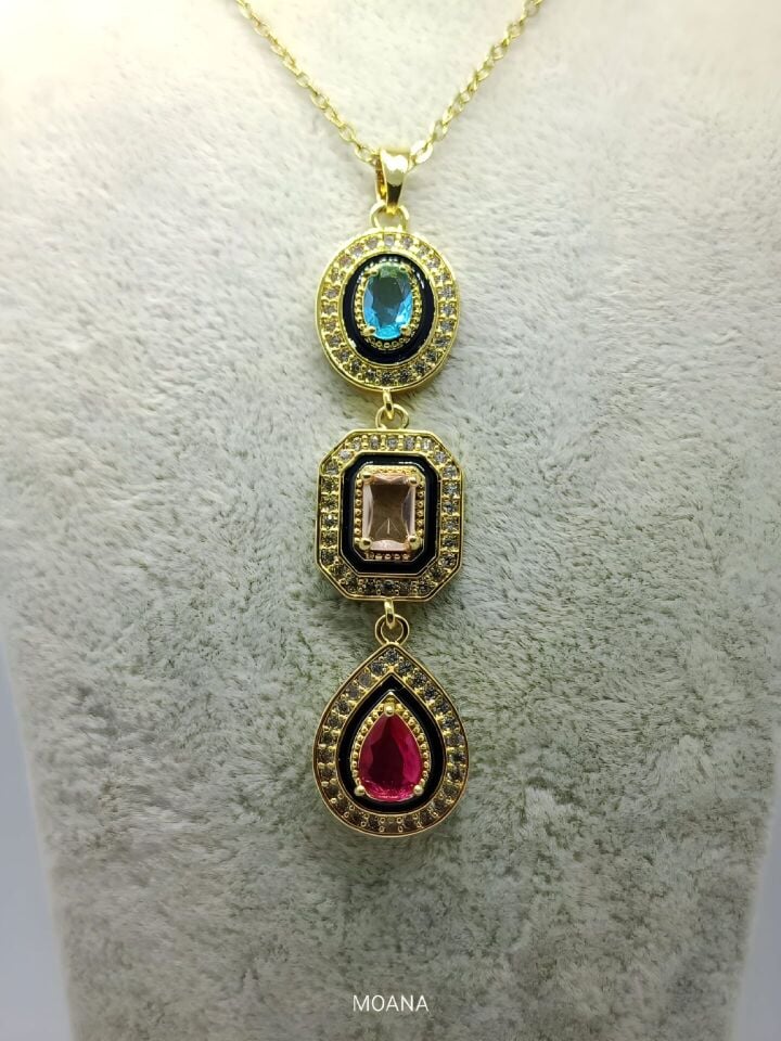 SİYAH MİNELİ GEOMETRİK ŞEKİLLİ GOLD ÇELİK KOLYE