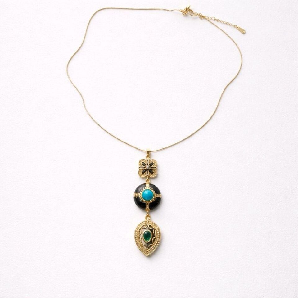 SİYAH MİNELİ YONCA DESENLİ GOLD ÇELİK KOLYE