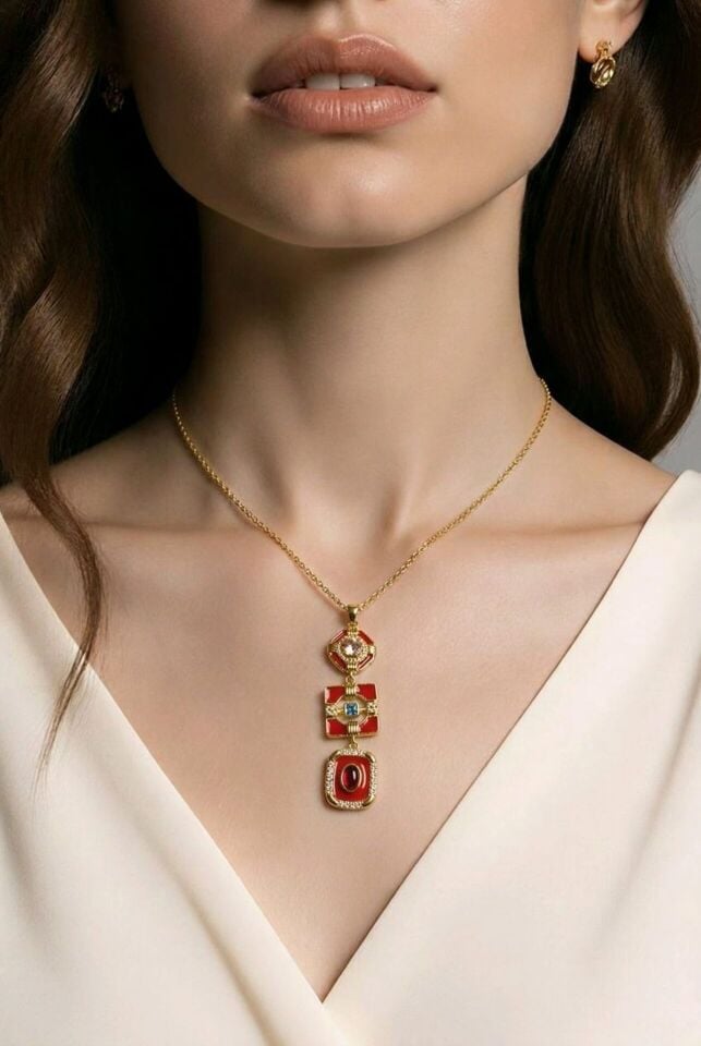 KIRMIZI MİNELİ RENKLİ TAŞLI GEOMETRİK ŞEKİLLİ GOLD ÇELİK KOLYE