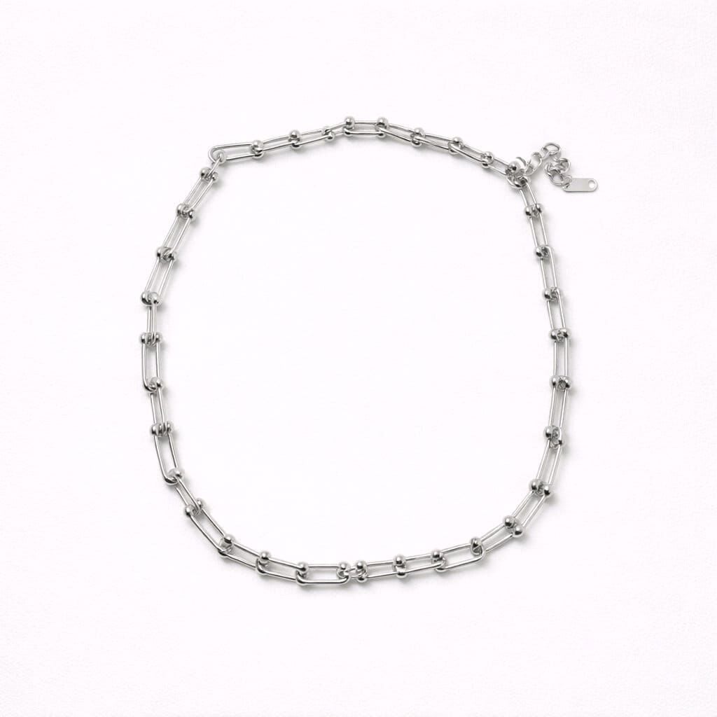 MODERN BAĞLANTILI TASARIMLI GÜMÜŞ RENKLİ ÇELİK KOLYE