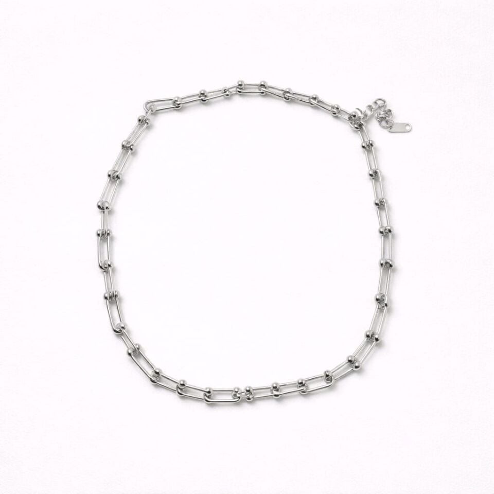 MODERN BAĞLANTILI TASARIMLI GÜMÜŞ RENKLİ ÇELİK KOLYE