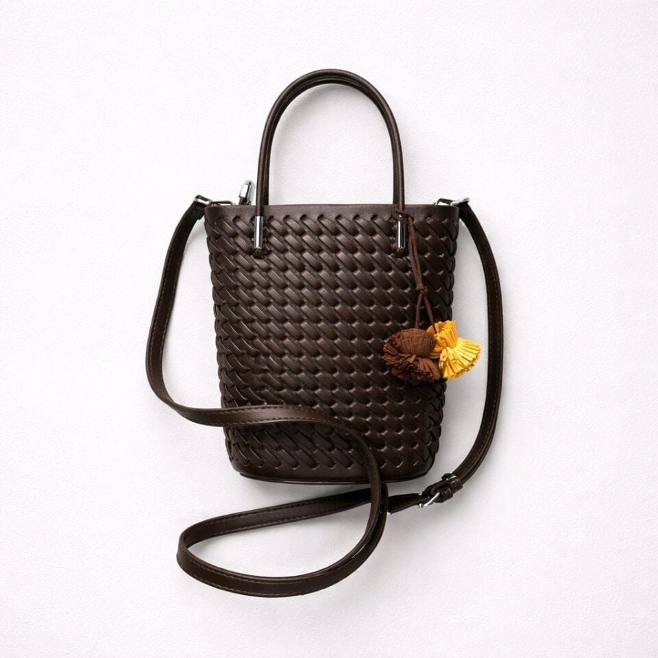 ACI KAHVE  ÖRGÜ TASARIMA SAHİP KISA SAPLI ÇANTA