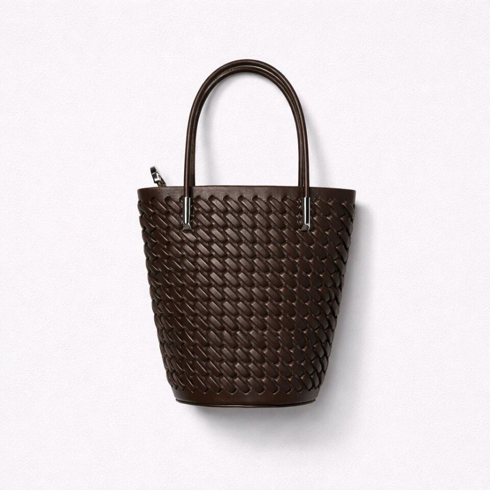 ACI KAHVE  ÖRGÜ TASARIMA SAHİP KISA SAPLI ÇANTA