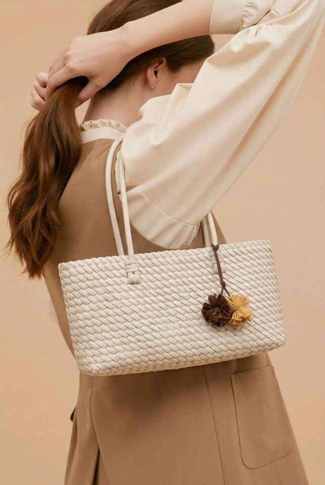 AÇIK KREM ÖRGÜ DETAYLI UZUN SAPLI ÇANTA