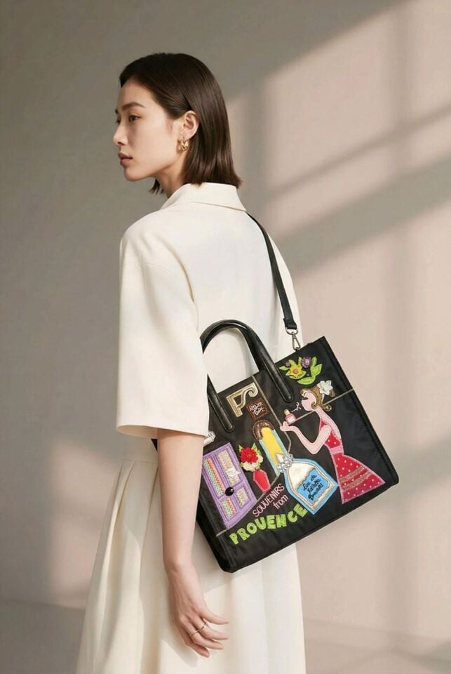 SİYAH NAKIŞLI VE ÇOK RENKLİ PARAŞÜT KUMAŞ ÇANTA