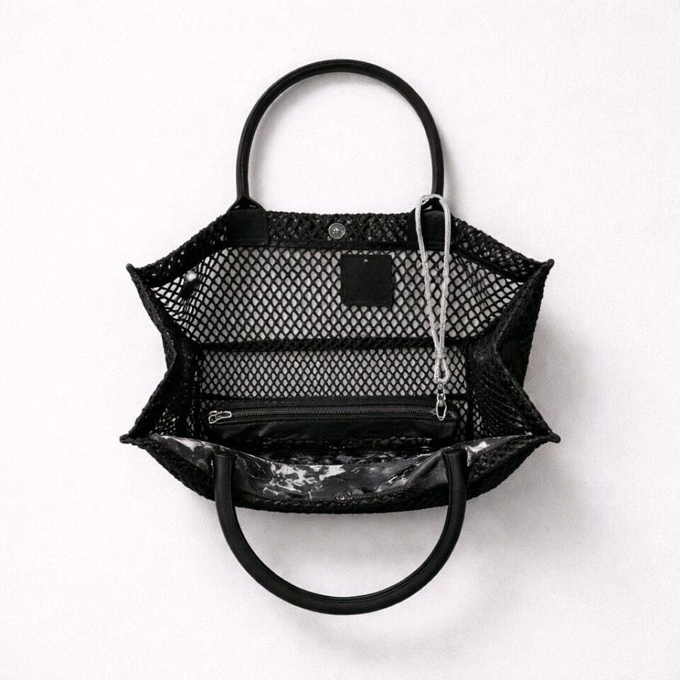 SİYAH FİLE ÜZERİNDE TAŞLI KELEBEK TASARIMLI ÇANTA