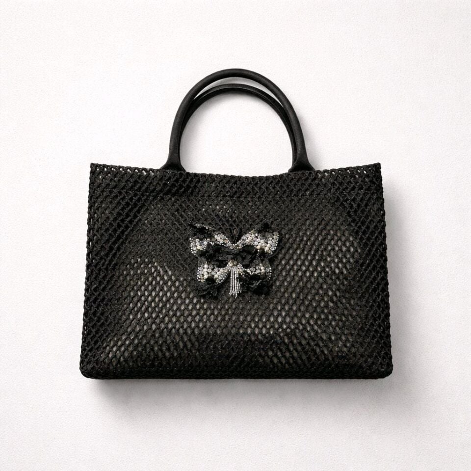 SİYAH FİLE ÜZERİNDE TAŞLI KELEBEK TASARIMLI ÇANTA