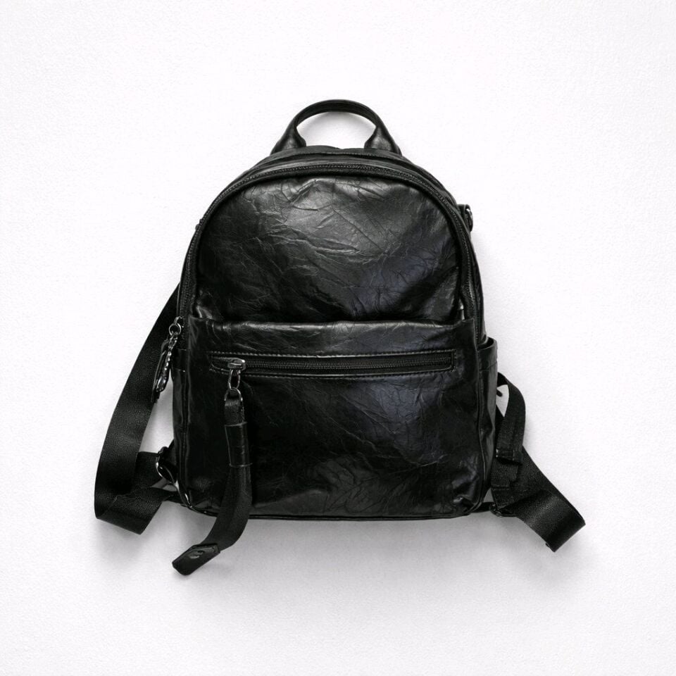 SOFT DERİ SİYAH SIRT ÇANTASI