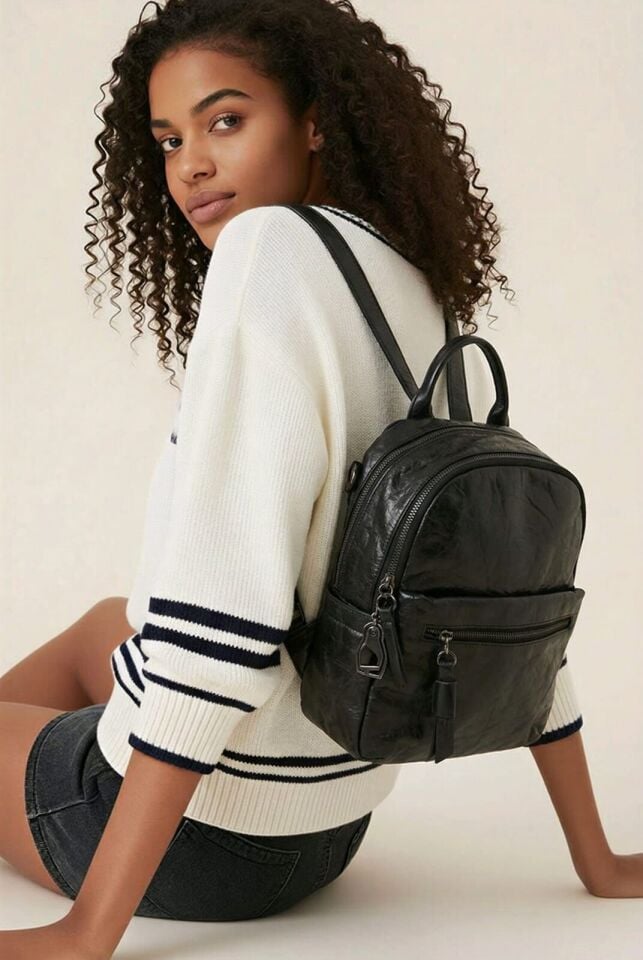 SOFT DERİ SİYAH SIRT ÇANTASI