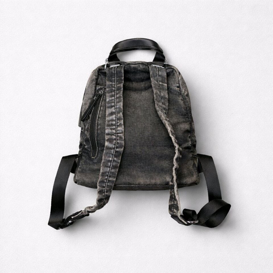 KAPİTONE DETAYLI SİYAH DENİM SIRT ÇANTASI
