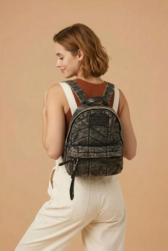 KAPİTONE DETAYLI SİYAH DENİM SIRT ÇANTASI