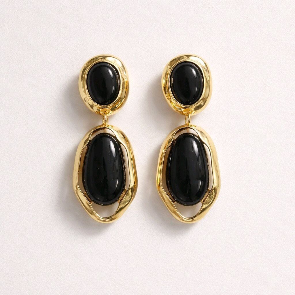 SİYAH TAŞLI GOLD ÇERÇEVELİ OVAL KÜPE