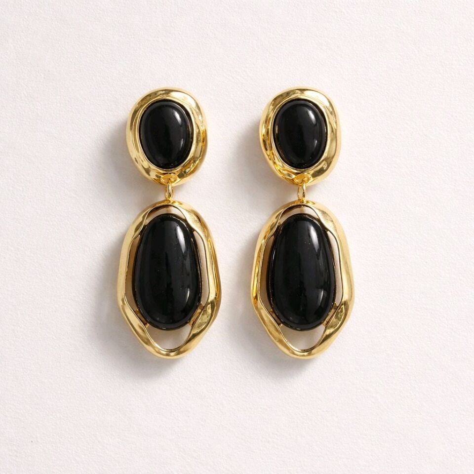 SİYAH TAŞLI GOLD ÇERÇEVELİ OVAL KÜPE