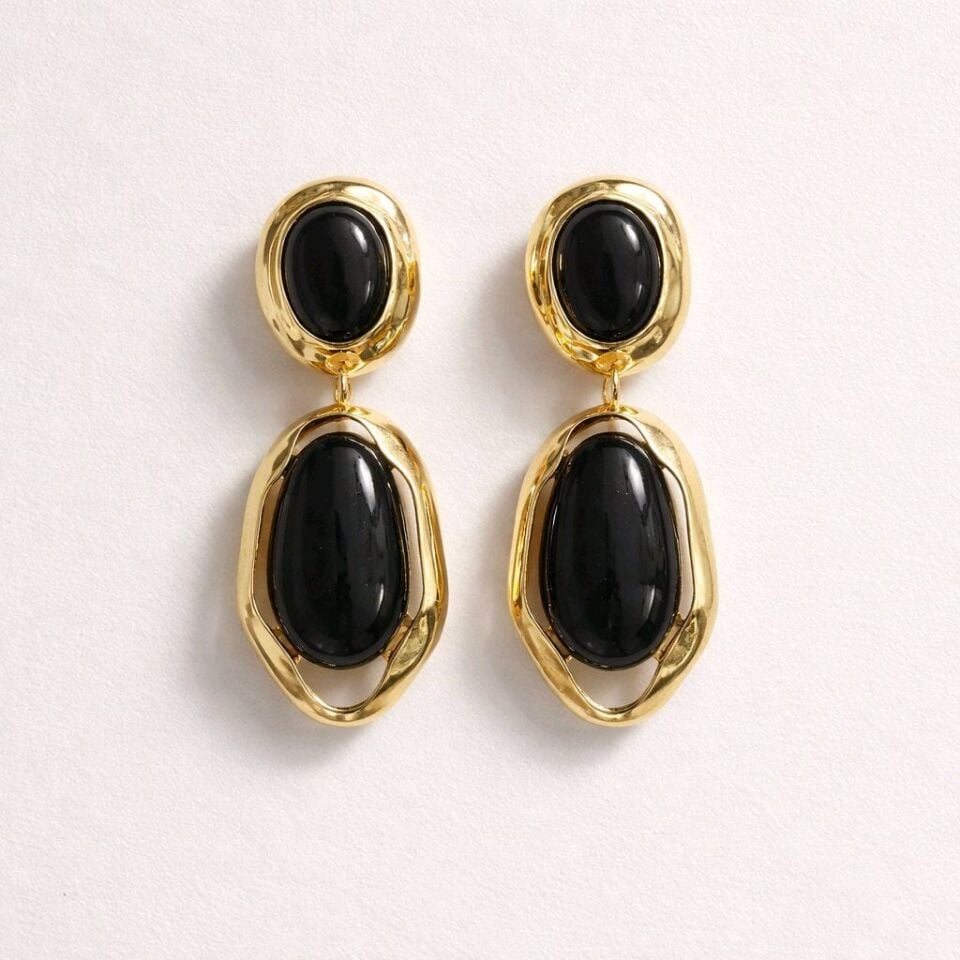 SİYAH TAŞLI GOLD ÇERÇEVELİ OVAL KÜPE