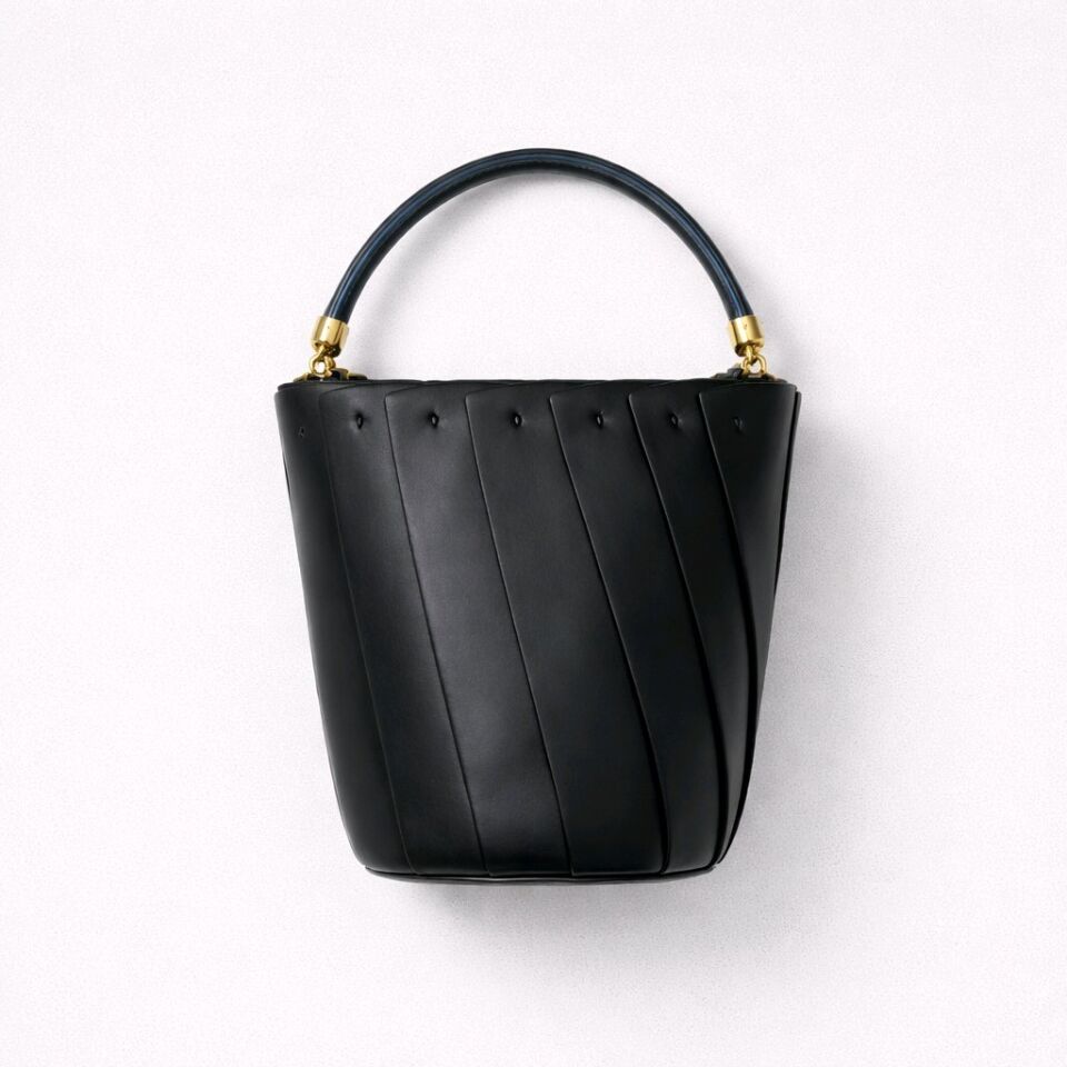 LALE FORMUNDA KAVİSLİ PLİSELİ SİYAH ÇANTA