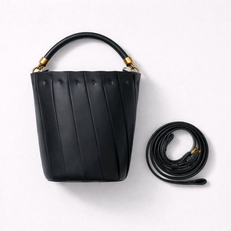 LALE FORMUNDA KAVİSLİ PLİSELİ SİYAH ÇANTA