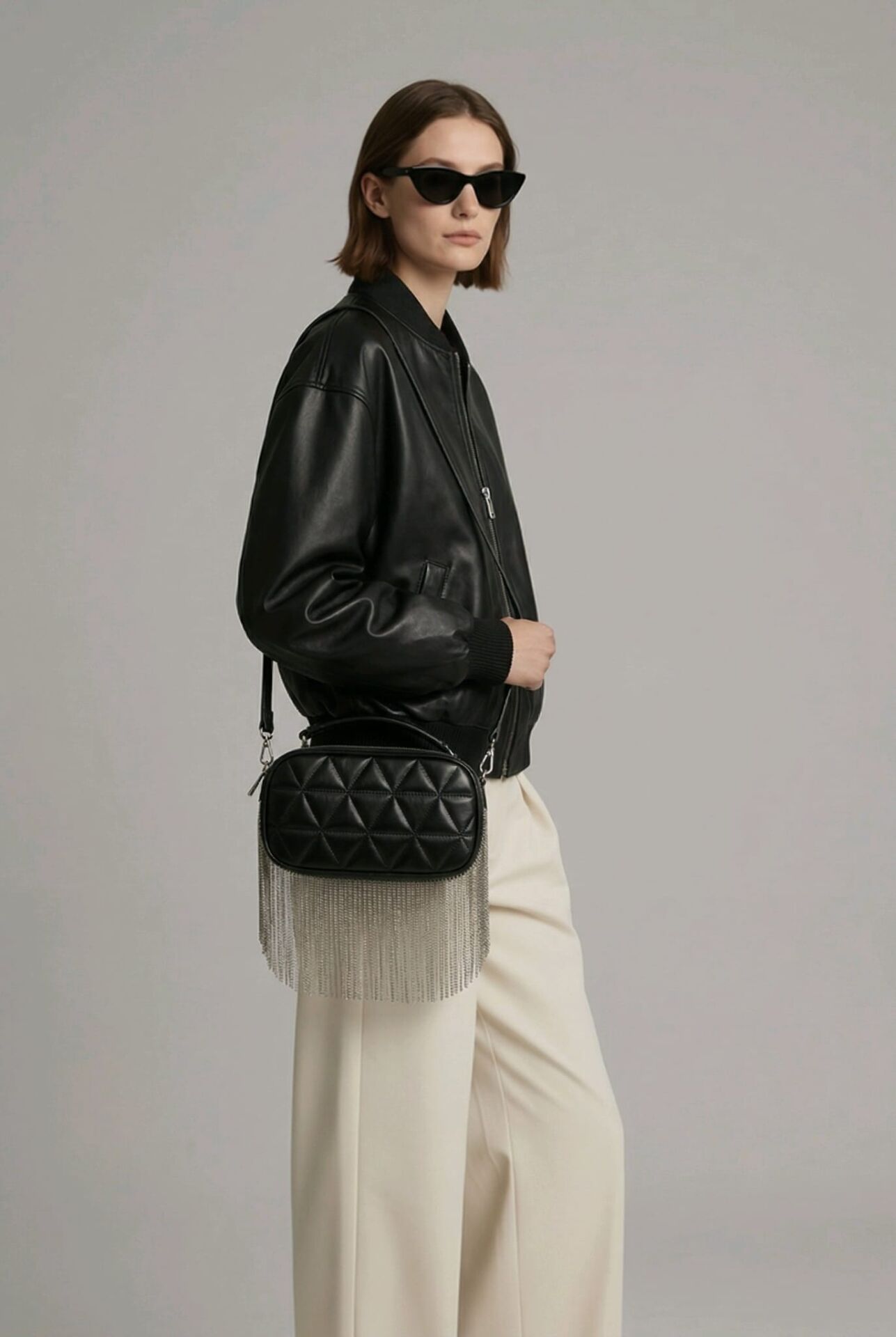 KAPİTONE DESENLİ KÜÇÜK ZİNCİR DETAYLI EL KOL ÇANTASI