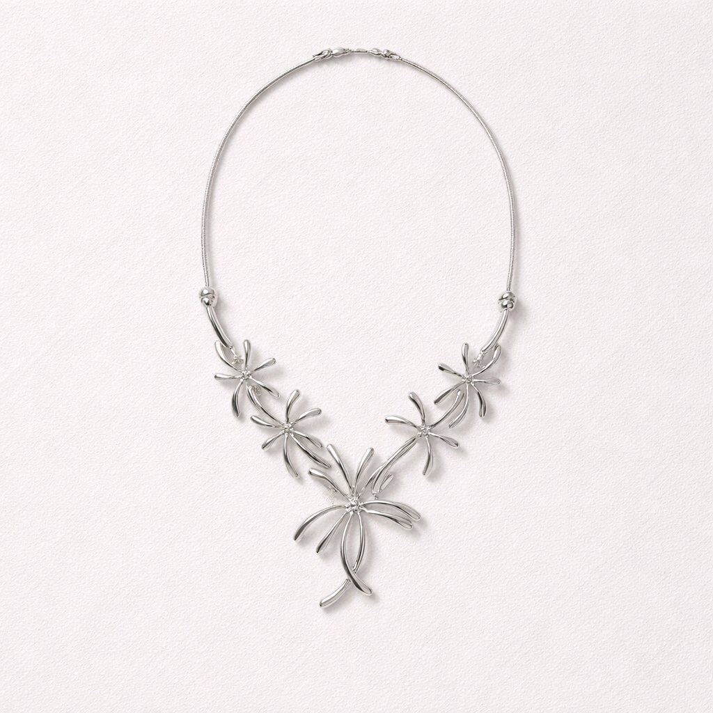 GÜMÜŞ RENGİNDE ZARİF VE TROPİKAL TEMALI PALMİYE AĞACI KOLYE