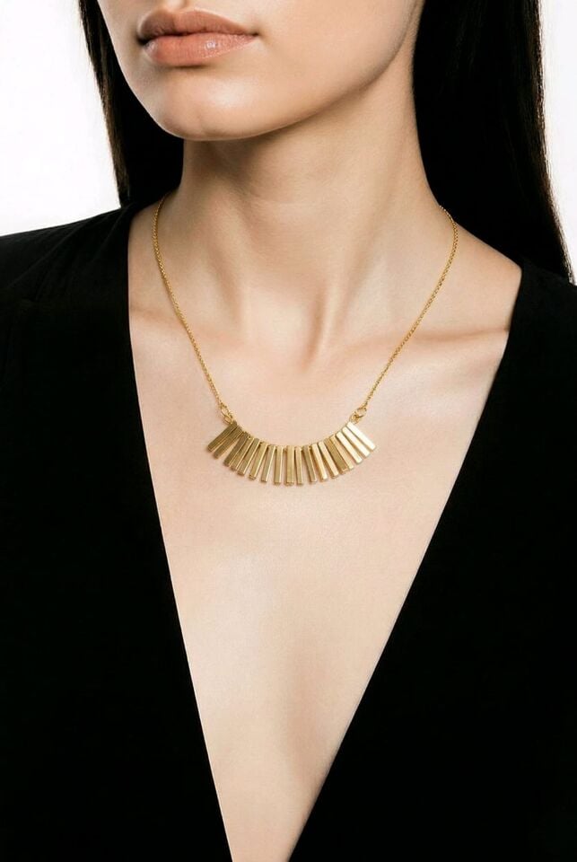 GOLD RENGİNDE METAL PÜSKÜL TASARIMLI MİNİMALİST KOLYE