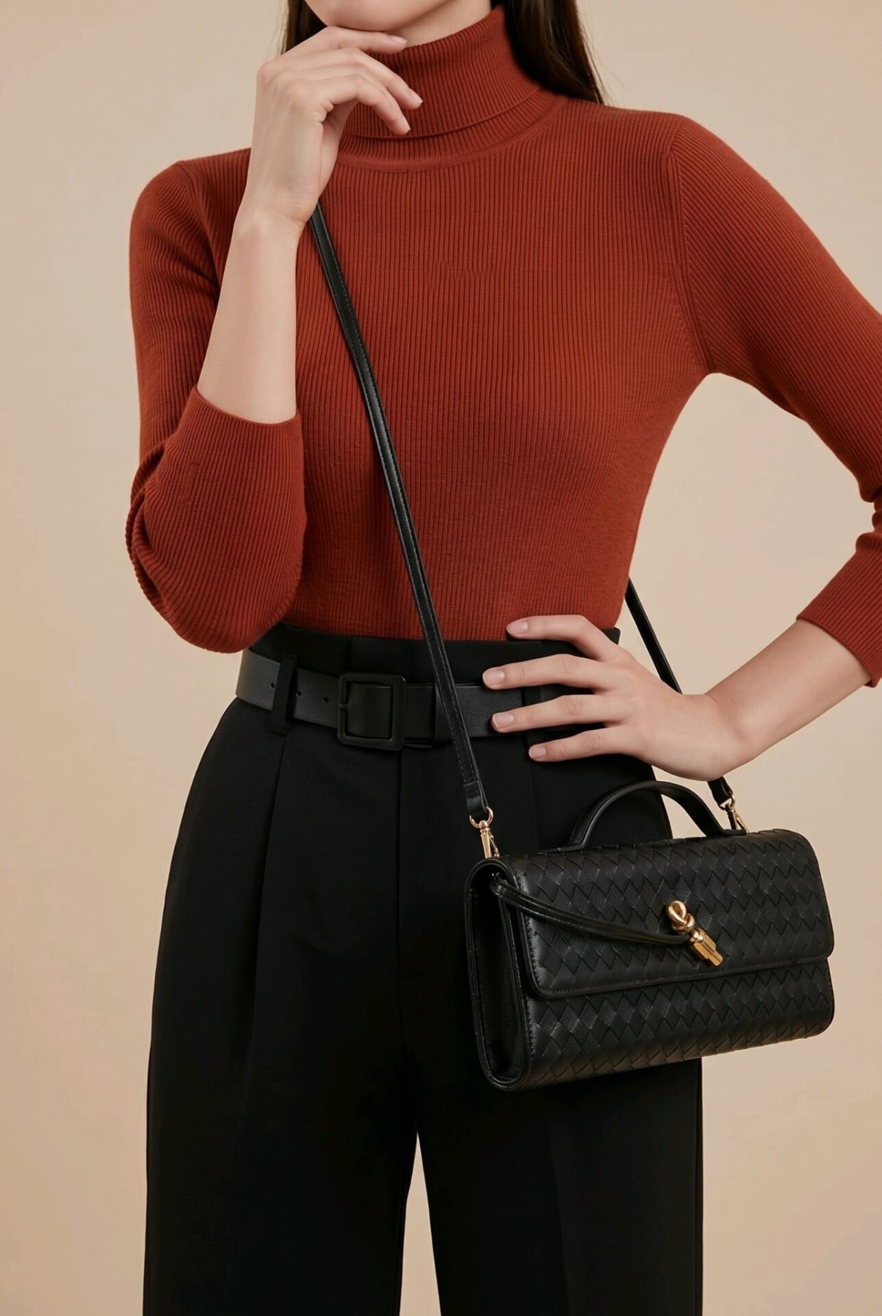 Örgü detaylı siyah pim tokalı el ve kol çantası