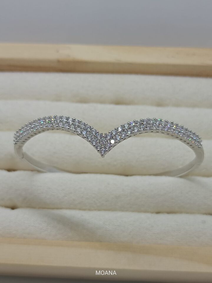 XUPİNG MARKA V ŞEKLİNDE ZİRKON TAŞLI ÇELİK BİLEKLİK