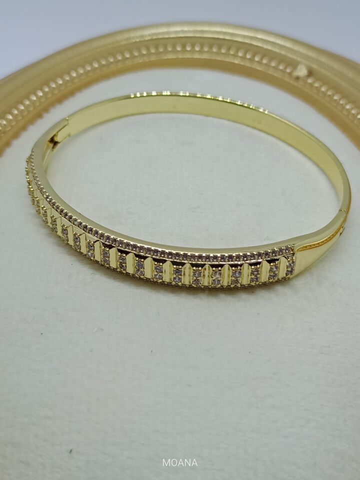 XUPİNG MARKA DİKEY ŞERİTLİ VE TAŞLI BİLEKLİK