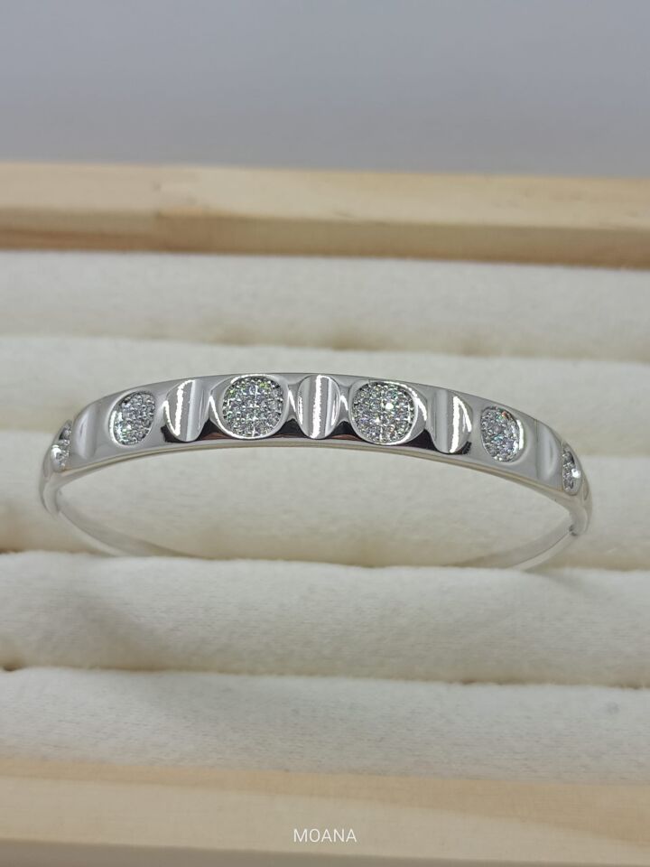 XUPİNG MARKA TAŞLI GÜMÜŞ RENGİNDE BİLEKLİK