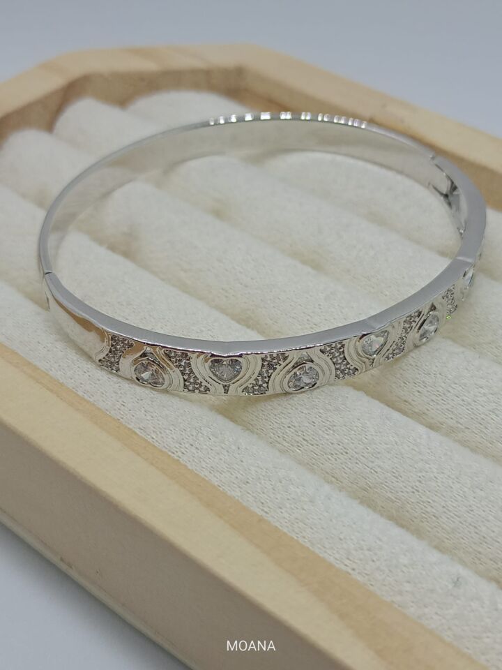 XUPİNG MARKA KALP MOTİFLİ TAŞLI GÜMÜŞ RENGİNDE BİLEKLİK