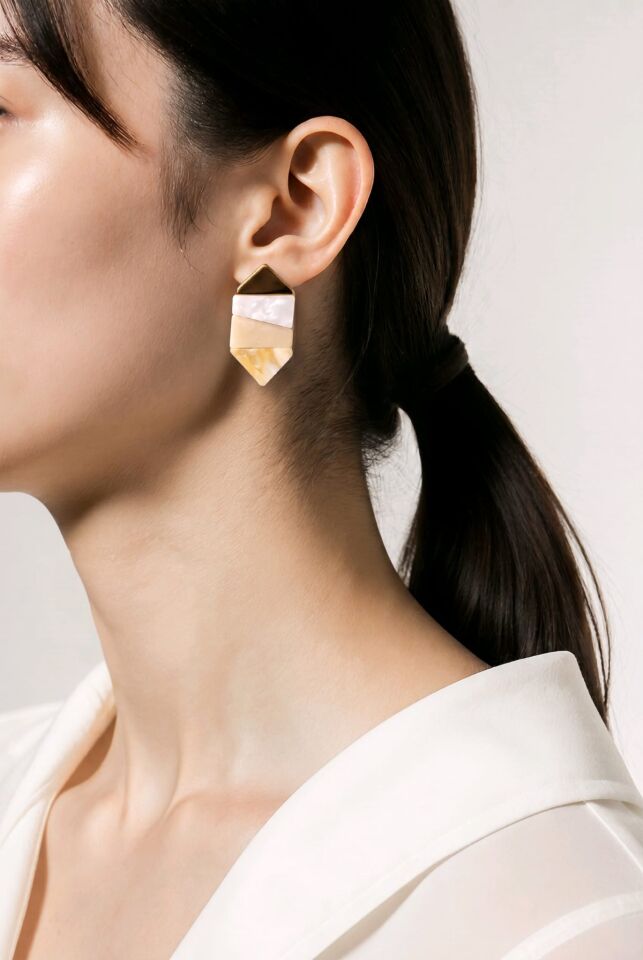 GEOMETRİK MERMER DESENLİ MODERN KÜPE