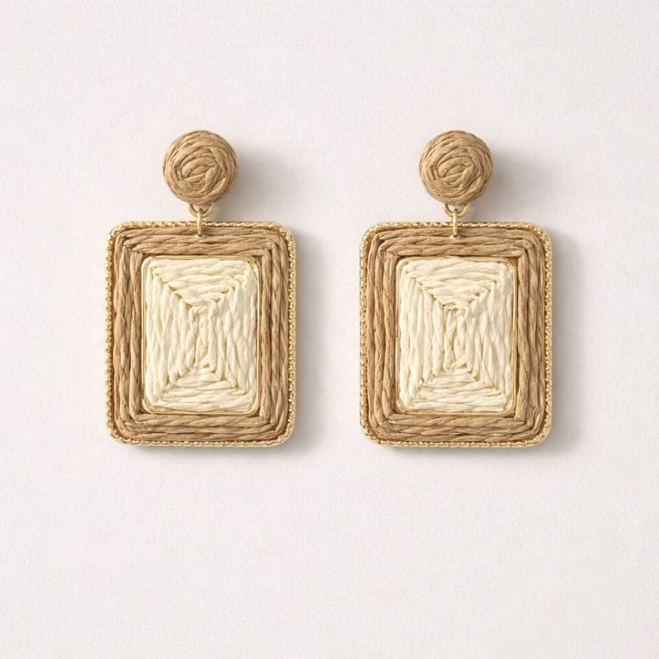 KARE SALLANTILI BEYAZ VE HASIR KÜPE