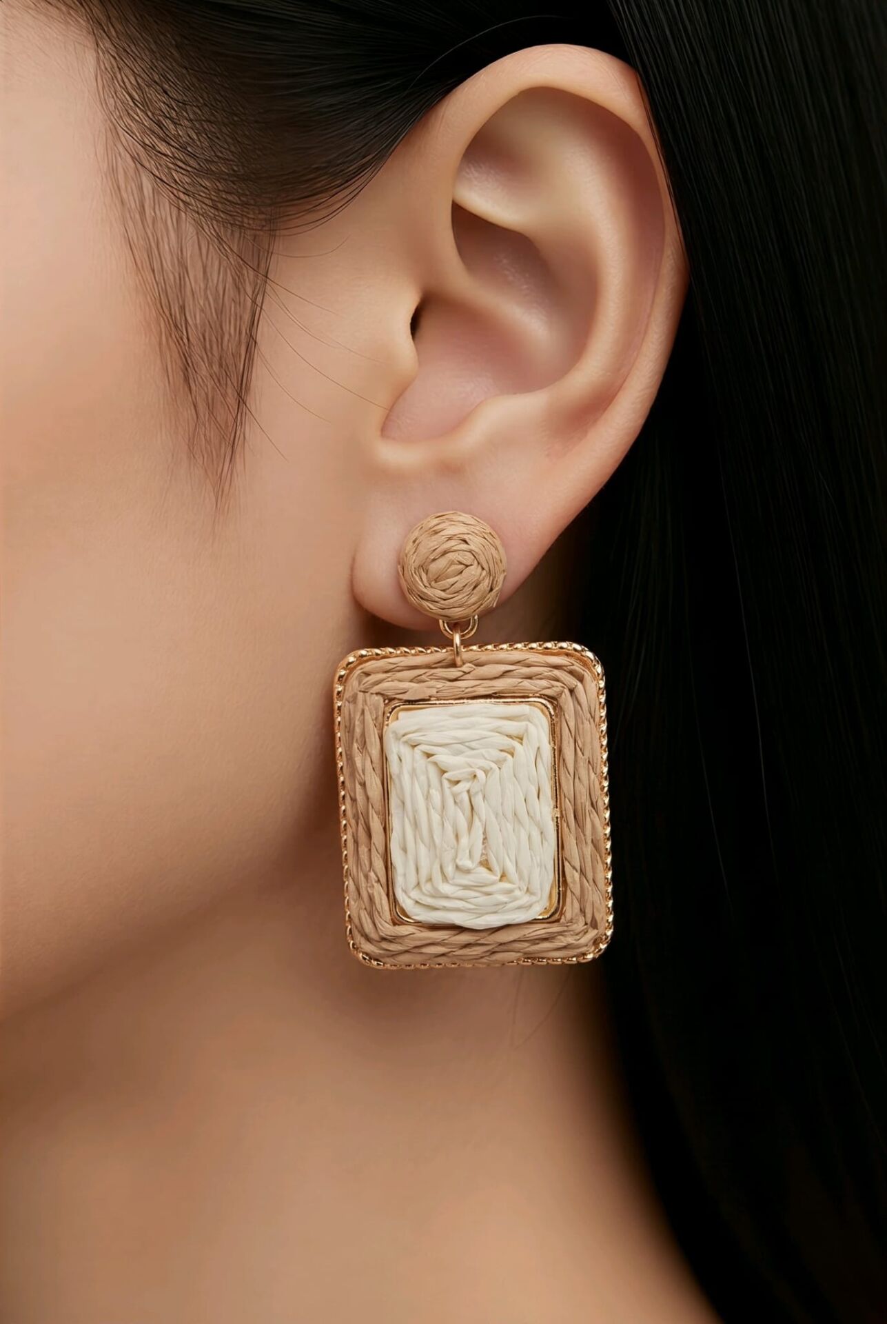 KARE SALLANTILI BEYAZ VE HASIR KÜPE