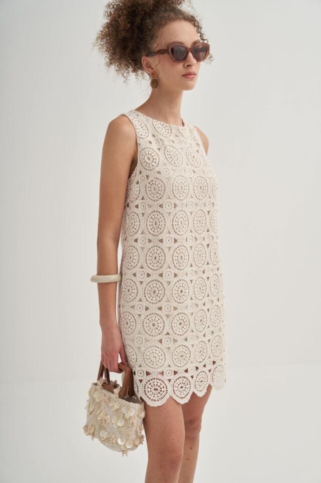 EKRU VE GEOMETRİK TIĞ İŞİ DESENLİ ELBİSE