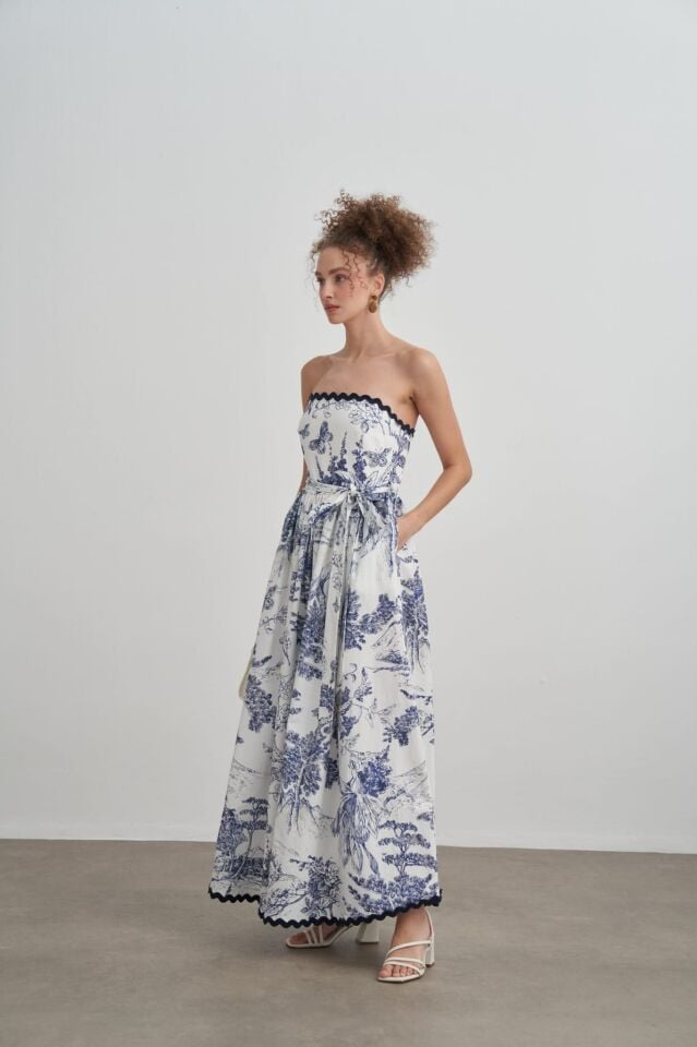 MAVİ BEYAZ DOĞA  DESENLİ STRAPLEZ ELBİSE