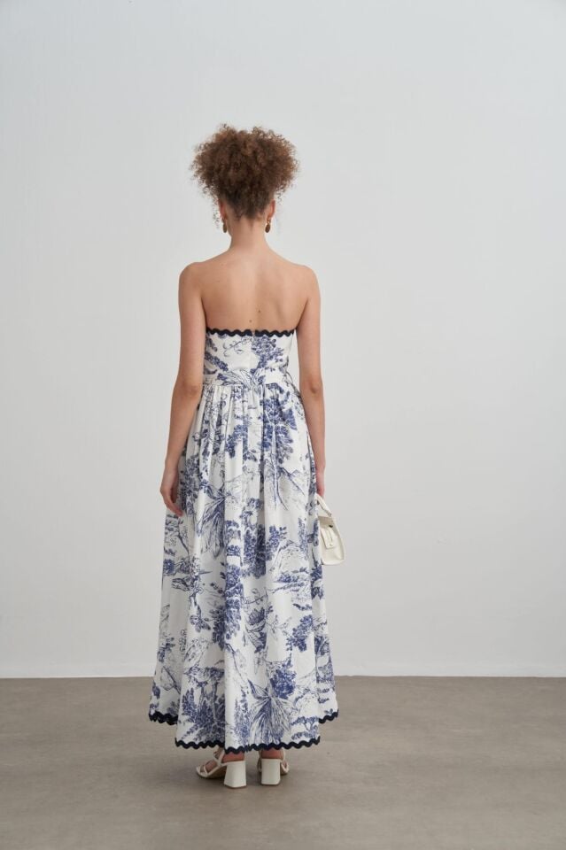 MAVİ BEYAZ DOĞA  DESENLİ STRAPLEZ ELBİSE