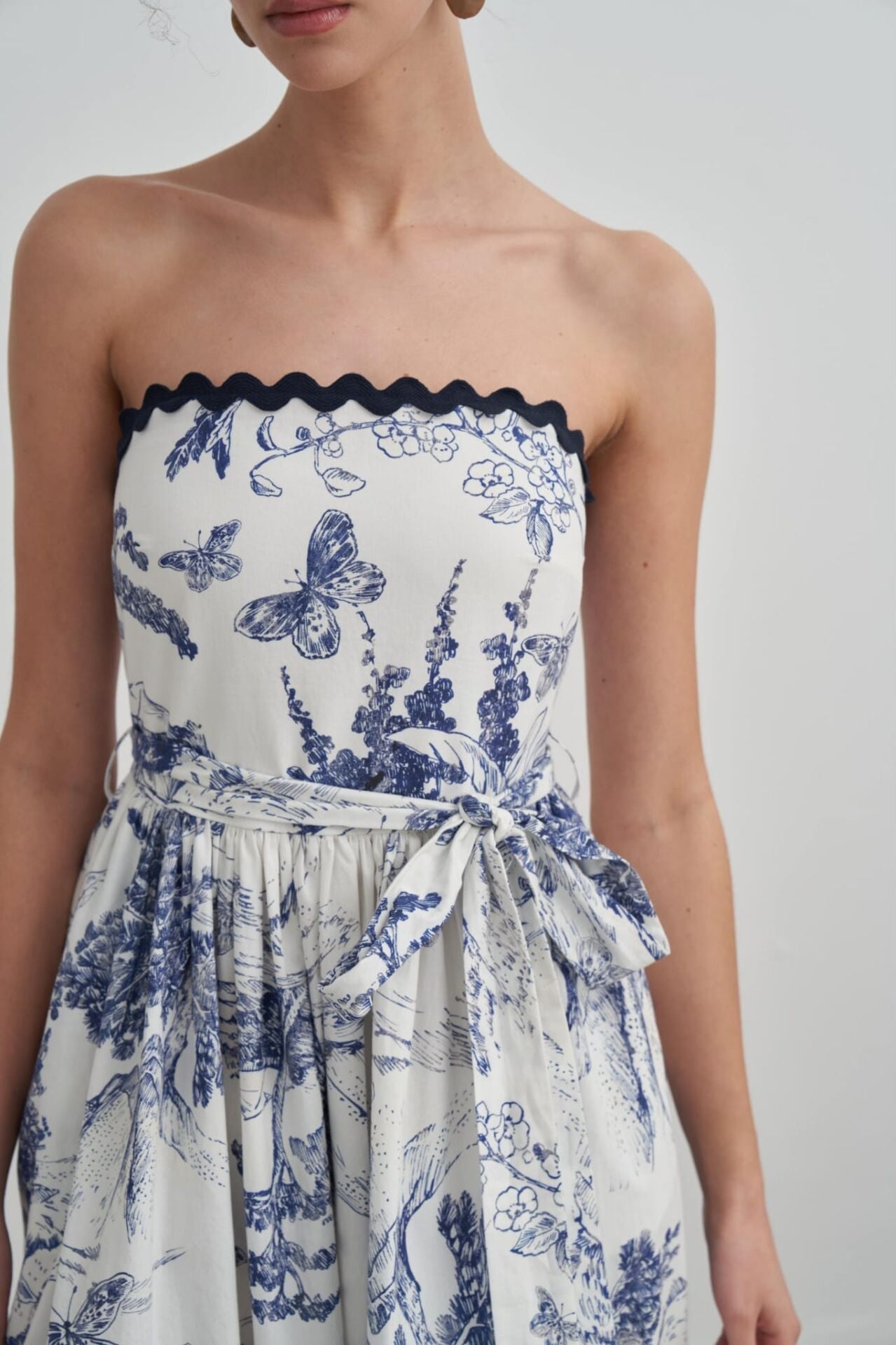 MAVİ BEYAZ DOĞA  DESENLİ STRAPLEZ ELBİSE