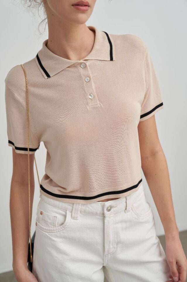 KONTRAST ŞERİT DETAYLARINA SAHİP BEJ RENGİ İNCE YAZLIK TRİKO