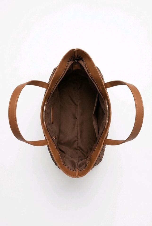 SUNİ DERİ DETAYLI HEM EL HEM KOLLU KULLANIMI OLAN KOYUKAHVERENGİ HASIR ÇANTA